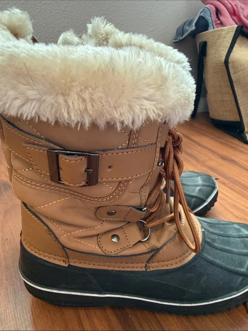 Women’s duck boots light brown